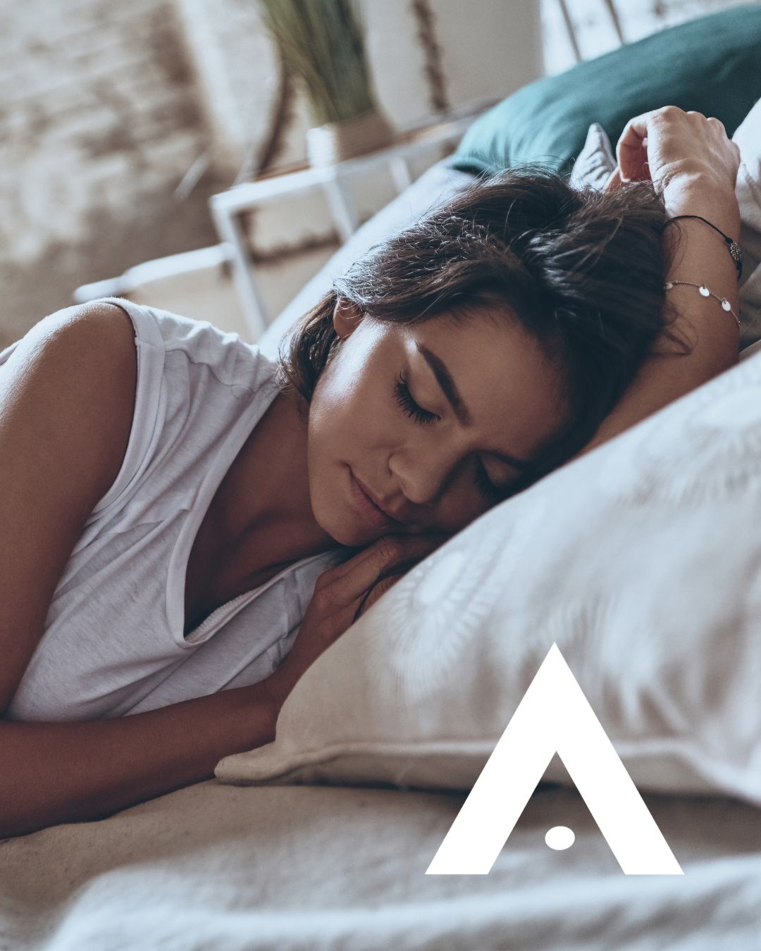 femme récupérant sur un surmatelas IAKOTA après le sport